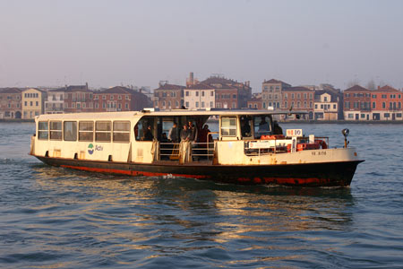 Venice - Venezia - Vaporetto - Photo: © Ian Boyle - www.simplonpc.co.uk