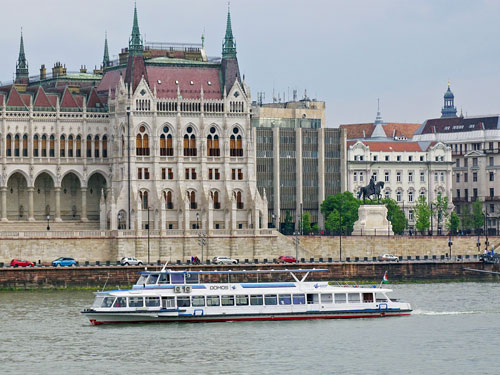 DOMOS - EMERALD SKY Cruise - Budapest-Bucharest - Photo: © Ian Boyle, 14th May 2016 - www.simplonpc.co.uk