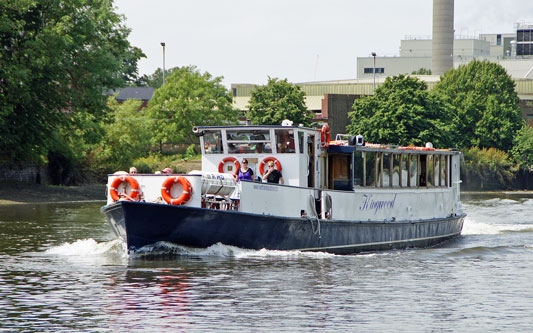 KINGWOOD - River Thames Boat Hire - www.simplonpc.co.uk - Photo: � Ian Boyle, 28th June 2012