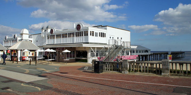 Lowestoft Claremont Pier - www.simplonpc.co.uk
