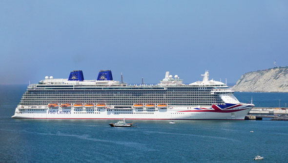 BRITANNIA at Blibao - P&O Cruises - Photo: © Ian Boyle, 6th March 2015 - www.simplonpc.co.uk