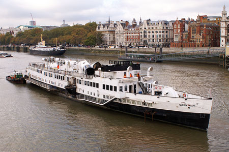 Queen Mary leaving the Thames - Photo: � Ian Boyle, 9th Novembe2009