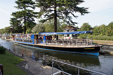HAMPTON COURT between Windsor and Staines - Photo: �Ian Boyle 2nd September 2010 - www.simplonpc.co.uk