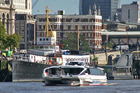 Cyclone Clipper - Thames Clippers - www.simplonpc.co.uk -  Photo: © 2007 Ian Boyle