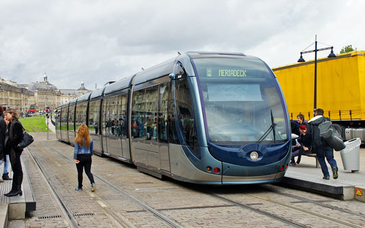 Tramway de Bordeaux - Photo: © Ian Boyle, 16th October 2013- www.simplonpc.co.uk