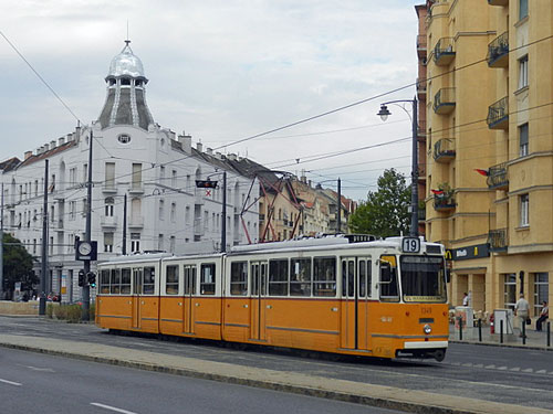 BUDAPEST TRAMS - Photo: ©2012 Mike Tedstone - www.simplompc.co.uk - Simplon Postcards