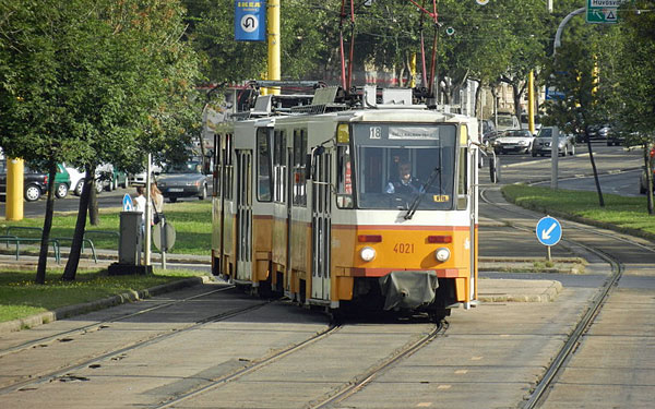 BUDAPEST TRAMS - Photo: ©2012 Mike Tedstone - www.simplompc.co.uk - Simplon Postcards