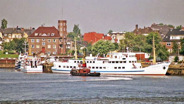 SEUTE DEERN at Cuxhaven - Photo: ©1989 Ian Boyle - www.simplonpc.co.uk - Simplon Postcards