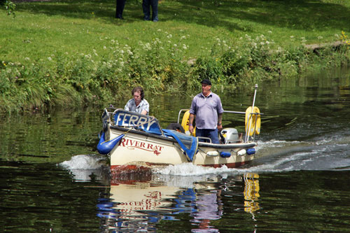 RiverRat Ferry - Totnes - Photo: ©2012 Ian Boyle - 8th September 2013 - Simplon Postcards - simplonpc.co.uk