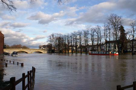 River Avon, Evesham - Photo: ©2007  Ian Boyle