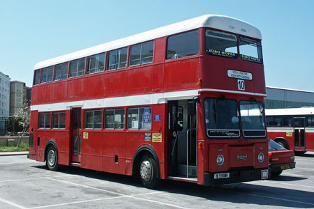Gibraltar Buses - Photo: © Ian Boyle, 13th April 2004 - www.simplonpc.co.uk