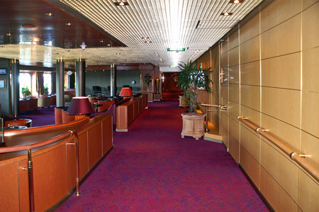Eurodam - Deck 2 Lower Promenade Deck - Explorer's Lounge
