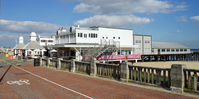 Lowestoft Claremont Pier - www.simplonpc.co.uk