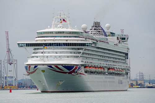 AZURA - P&O Cruise - Photo: © Ian Boyle, 22nd May 2015 - www.simplonpc.co.uk