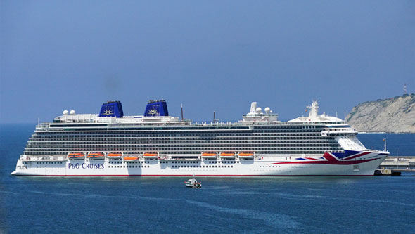 BRITANNIA at Blibao - P&O Cruises - Photo: © Ian Boyle, 6th March 2015 - www.simplonpc.co.uk