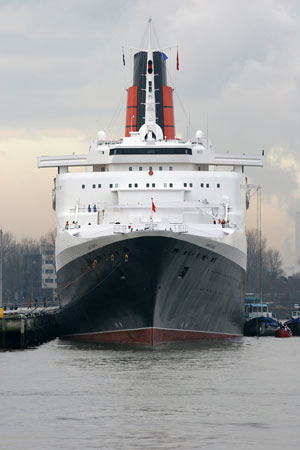 Queen Elizabeth 2- Cunard - www.simplonpc.co.uk - Photo: © Cees de Bijl 12th December 2007 