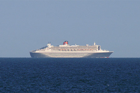QUEEN MARY 2 - Photo: © Ian Boyle, 17th August 2009