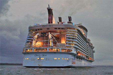Oasis of the Seas - Photo: � Ian Boyle, 2nd November 2009