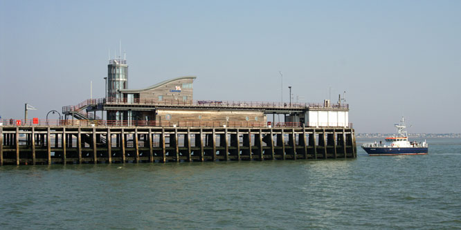 Southend Pier after the fire of 9th/10th October 2005 - Photo: � Ian Boyle, 10th October 2005 - www.simplonpc.co.uk 