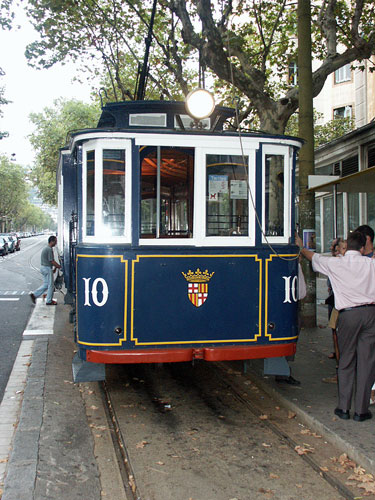 Barcelona - Tramvia Blau - Photo: © Ian Boyle, 1st September 2002 - www.simplompc.co.uk - Simplon Postcards