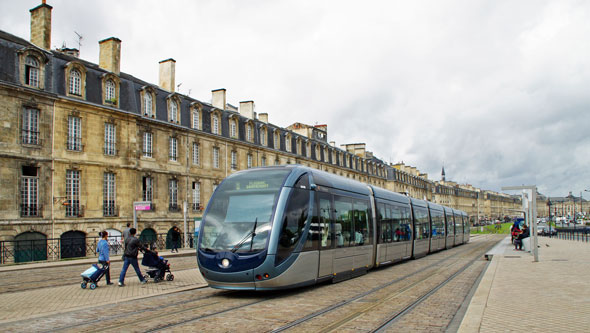 Tramway de Bordeaux - Photo: © Ian Boyle, 16th October 2013- www.simplonpc.co.uk